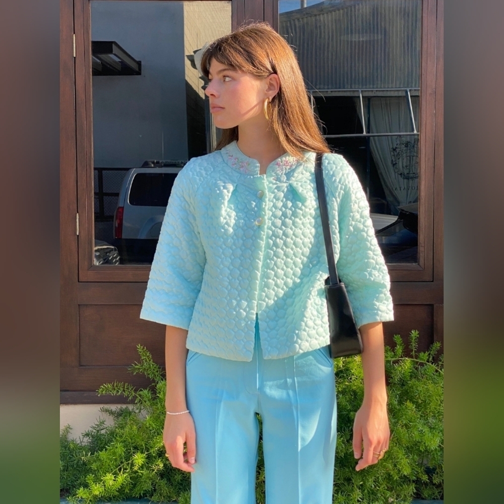 VTG | 60s 70s Barbizon Quilted Bed Jacket w/ Floral Embroidery - Medium